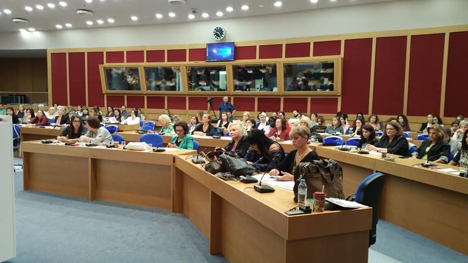 snapshot the conference, the participants sit in an amphitheatrical arrangement