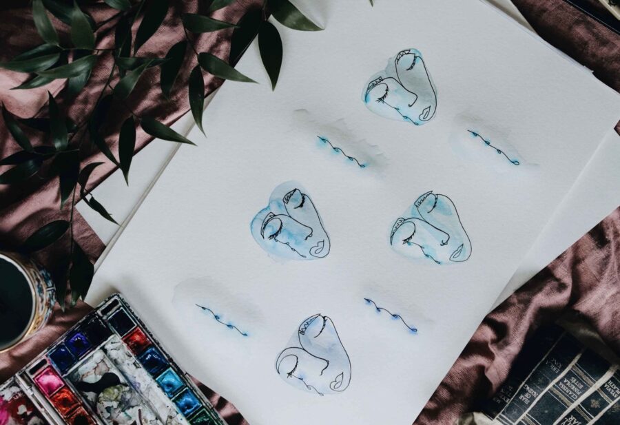 φωτογραφία ζωγραφιάς που απεικονίζει πρόσωπα που κλαίνε