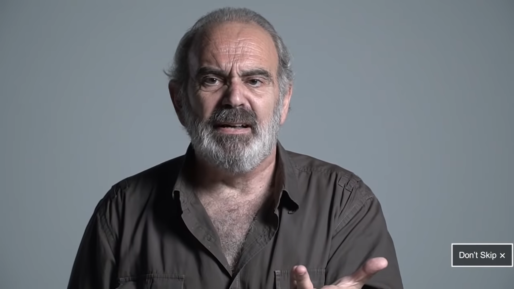 στιγμιότυπο οθόνη, ένας άνδρας συνοφρυωμένος