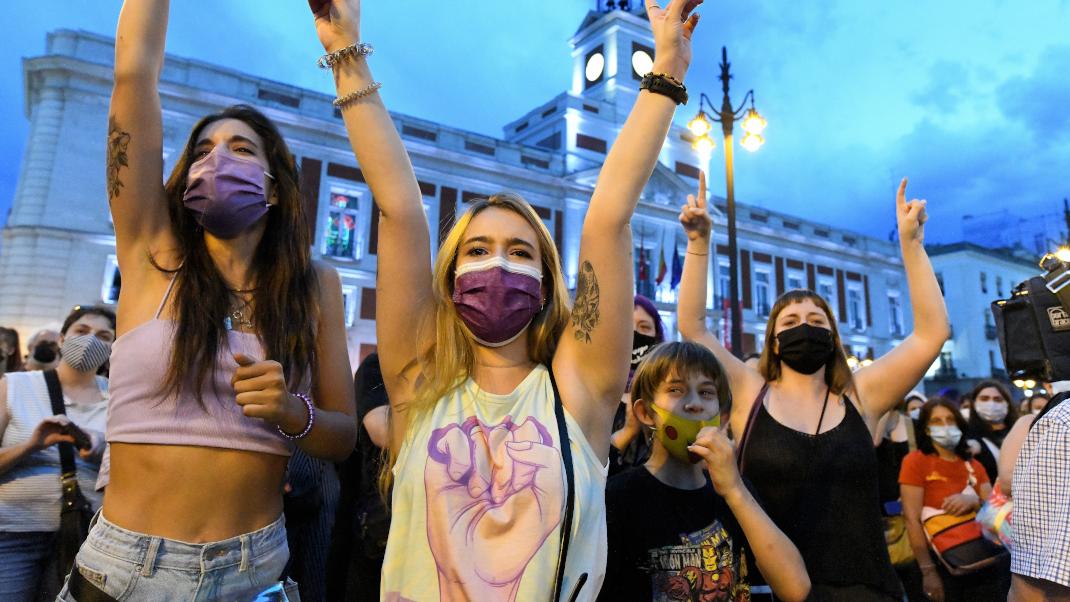 στιγμιότυπο από φεμινιστική διαμαρτυρία