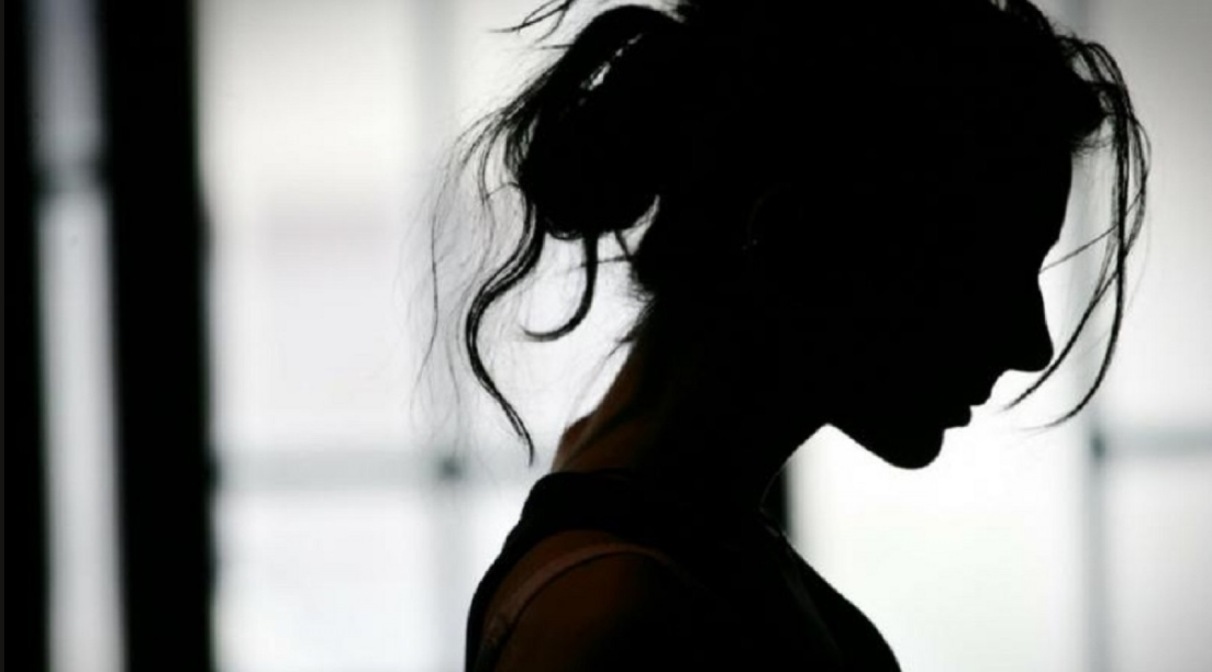 το προφίλ ενός γυναικείου προσώπου