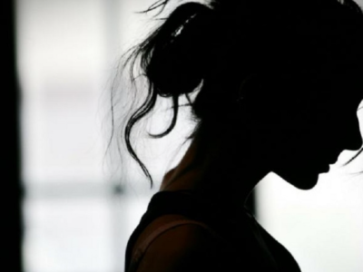 το προφίλ ενός γυναικείου προσώπου